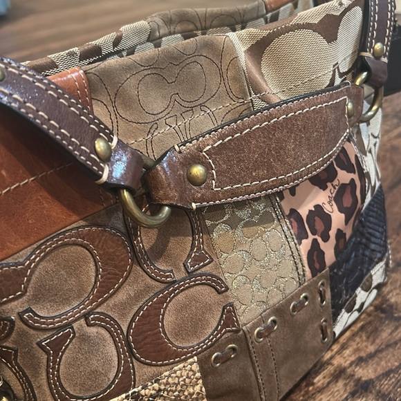 Coach patchwork purse, good used condition. Made of leather, suede, fabrics. - Picture 16 of 16